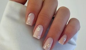 Abstract Floral White Design Nail